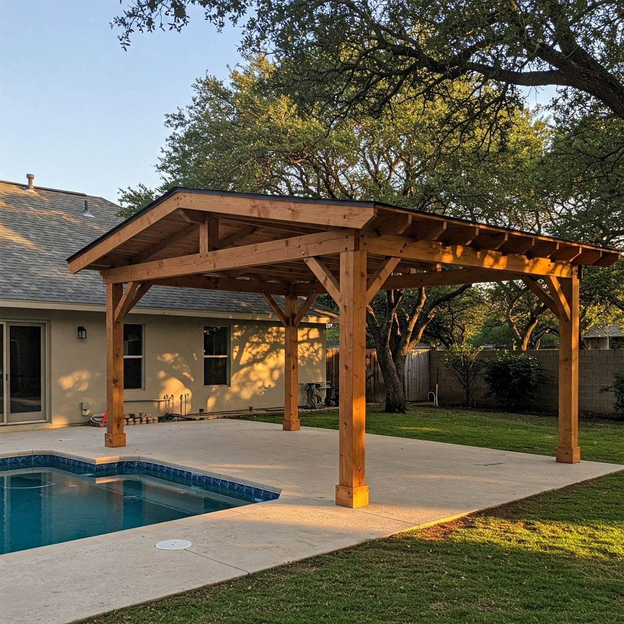 Freestanding patio cover for an Austin backyard