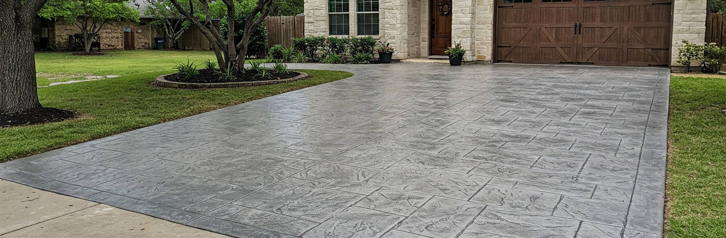 Concrete driveway and sidewalk installation in Austin, TX