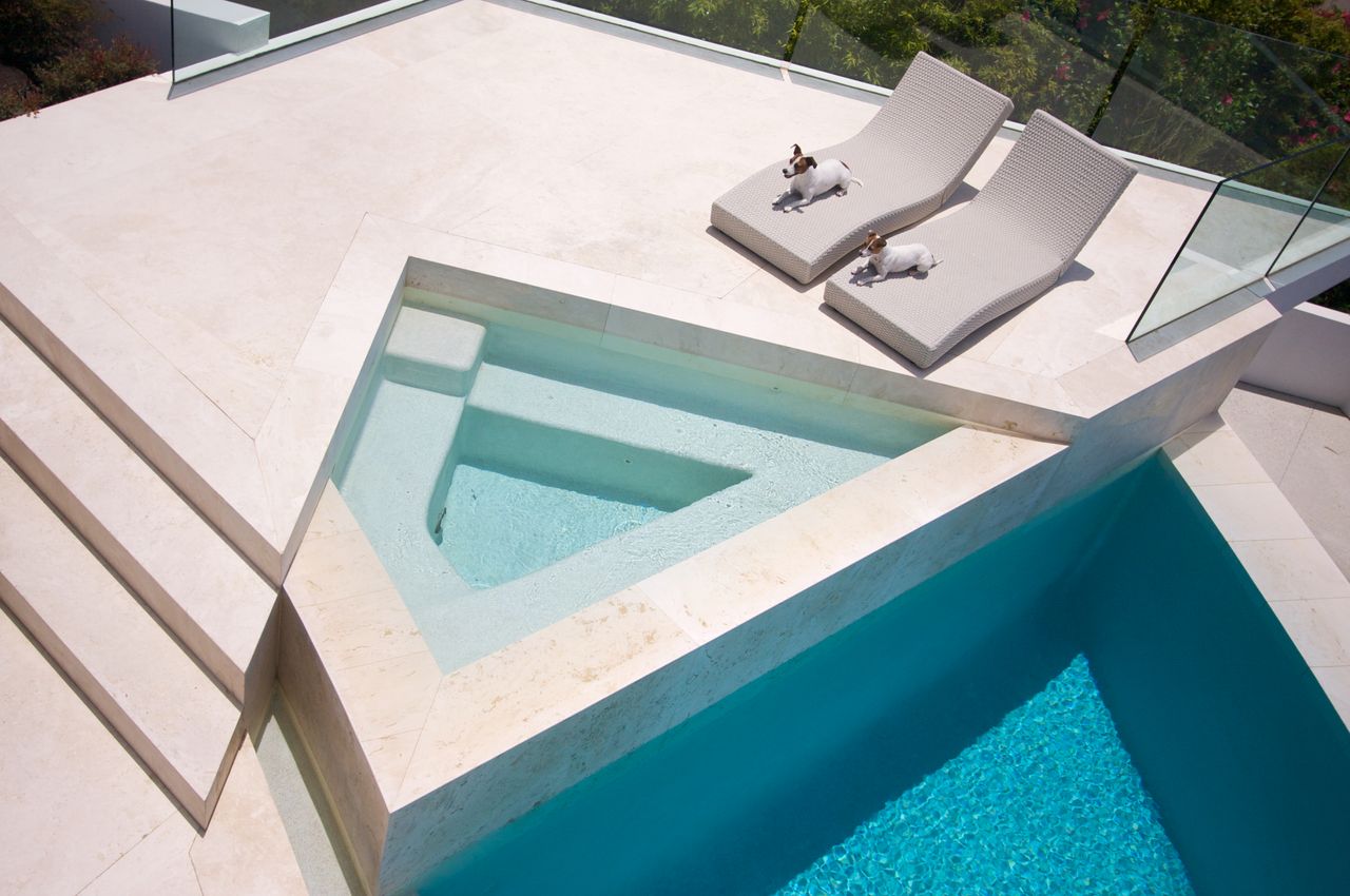 travertine pavers around pool